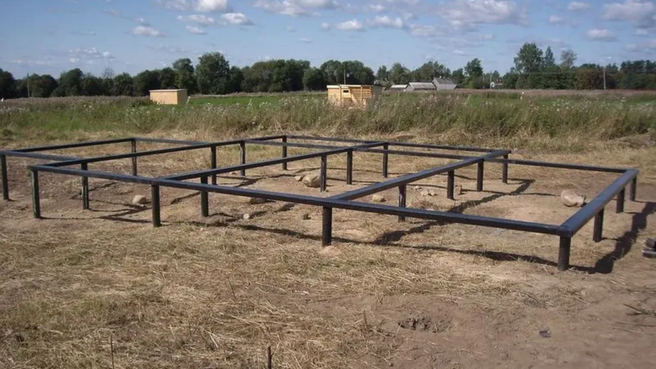 Монтаж свайного фундамента