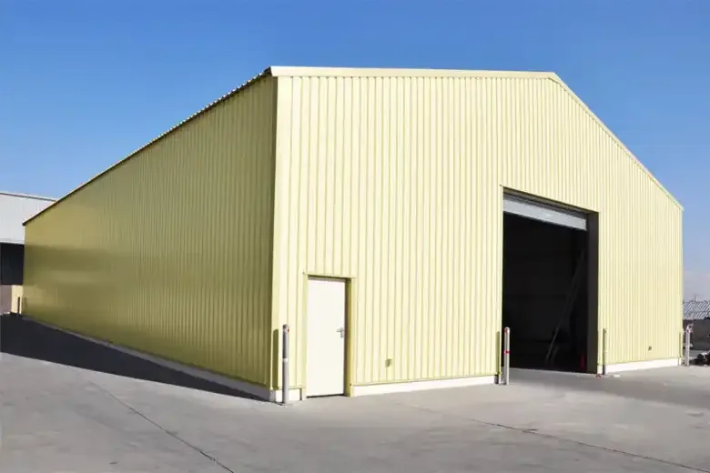 Теплый прямостенный ангар