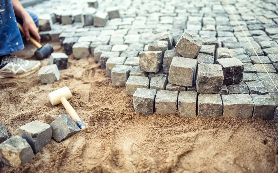 Укладка брусчатки и мощение