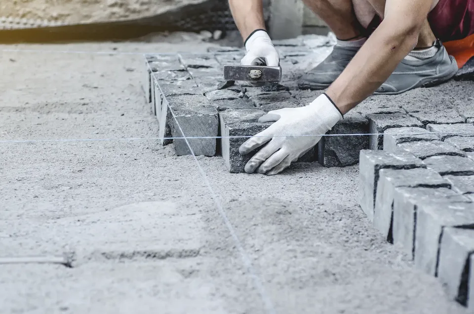 Укладка тротуарной плитки